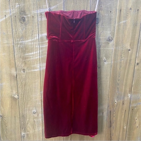 Lulus Red Wine Velvet Strapless Corset Tulip Dress 🌿 - Picture 4 of 8